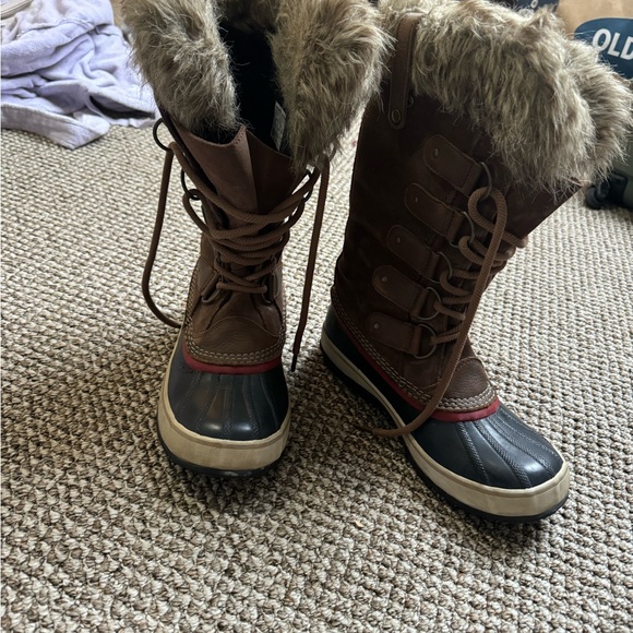 Sorel boots - Picture 2 of 6